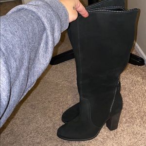 Women’s 💯 suede Vince Camuto knee boots - 8